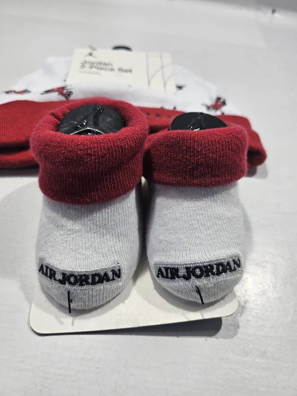 NIKE AIR JORDAN NEWBORN BABY BOYS 0-6M BEANIE HAT BOOTIES SOCKS 2-PIECE SET RED